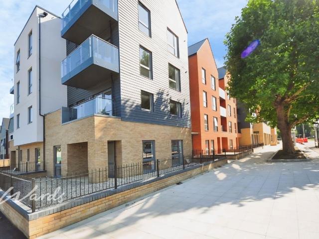 Wallis Avenue, Loose, Maidstone ME15, 2 bed flat to rent, £1,200 pcm | PrimeLocation