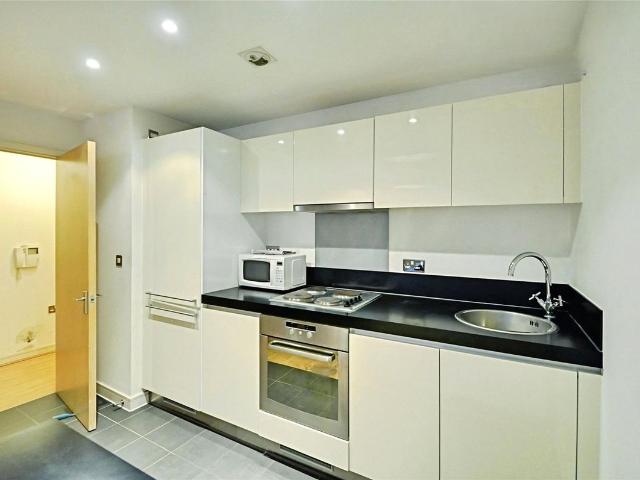 Wallis House, Great West Road, Brentford TW8, 1 bed flat to rent, £1,600 pcm | PrimeLocation
