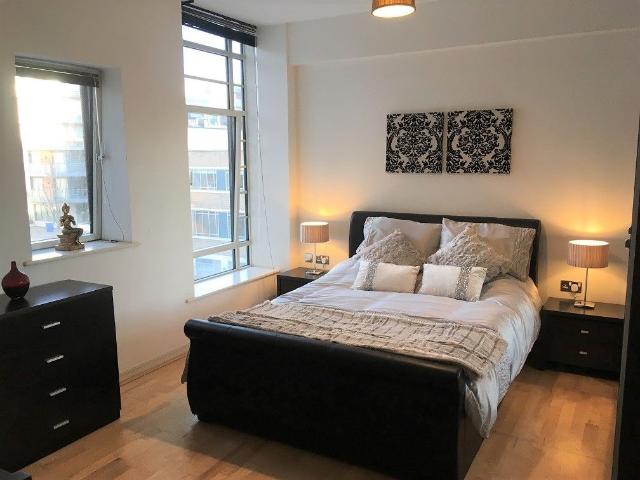Wallis House, Great West Road, Brentford TW8, 1 bed flat to rent, £1,800 pcm | PrimeLocation
