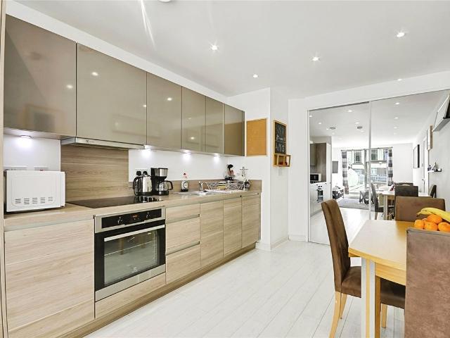 Wallis House Great West Road, Brentford, London TW8, 1 bed flat to rent, £1,800 pcm | PrimeLocation