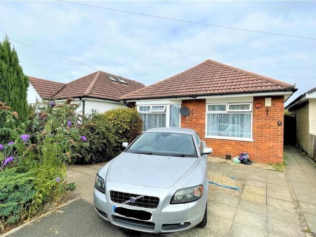 Wallisdown, Bournemouth BH11, 2 bed detached bungalow to rent, £1,300 pcm | PrimeLocation