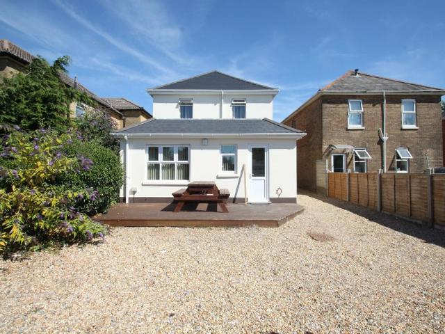 Wallisdown Road, Poole BH12 7 bed property to rent £3,500 pcm £808 pw
