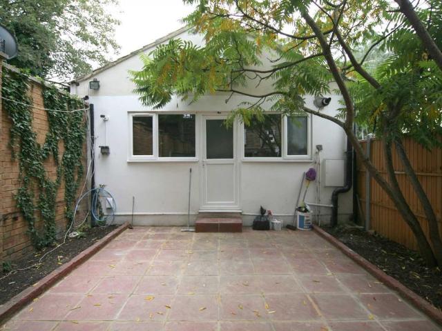 Wallwood Road, Leytonstone, E11 2 bed bungalow to rent £1,800 pcm £415 pw
