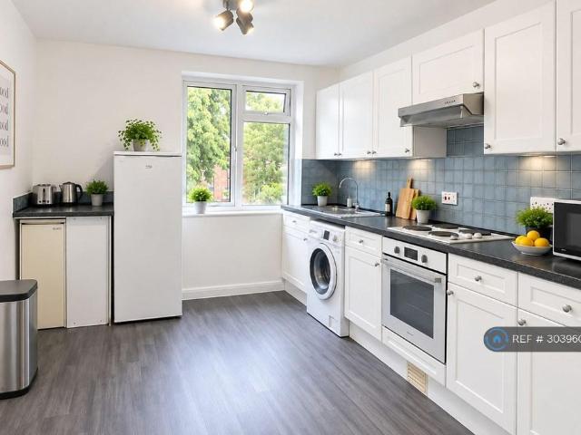 Walm Lane, London, NW2 5 bed flat to rent £3,100 pcm £715 pw