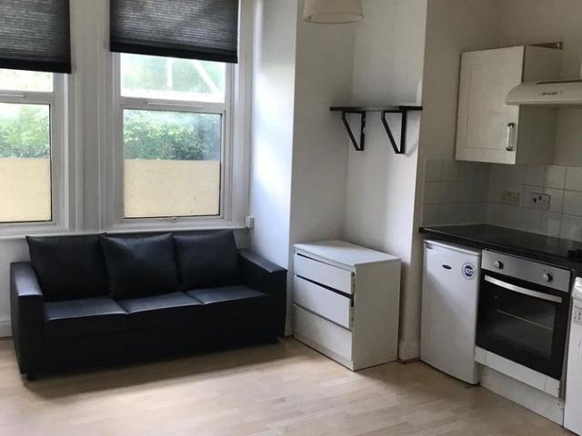 Walm Lane, London NW2, 1 bed flat to rent, £1,475 pcm | PrimeLocation