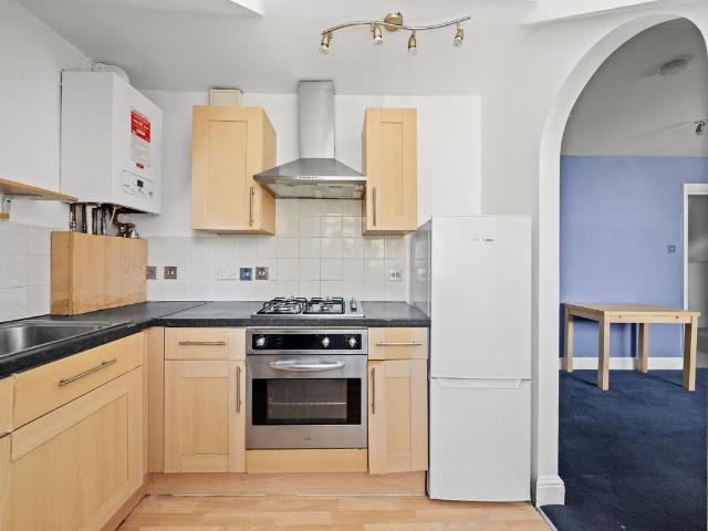 Walm Lane, London NW2, 2 bed flat to rent, £1,850 pcm | PrimeLocation