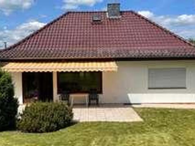Walmdach Bungalow in traumhafter Feldrandlage, von privat