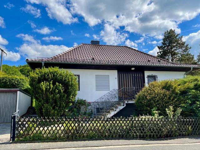Walmdach Bungalow in Traumlage, von privat