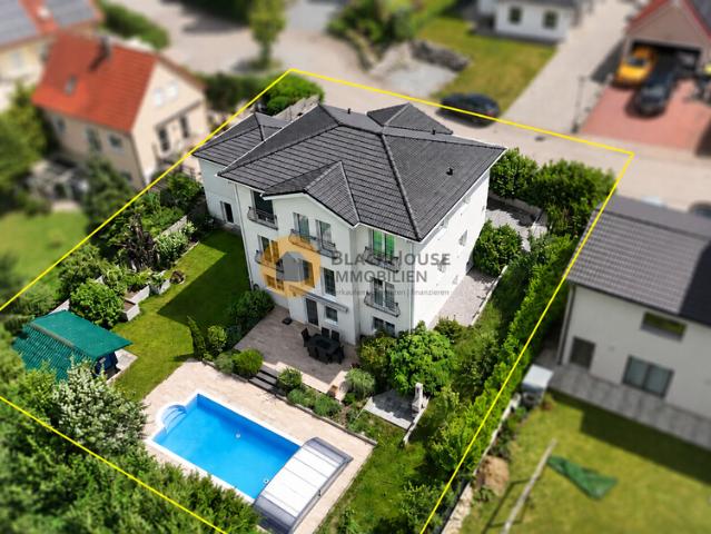 Walmdachhaus mit Einliegerwohnung, Doppelgarage, Bj. 2020, Salzwasserpool mit Gegenstromanlage