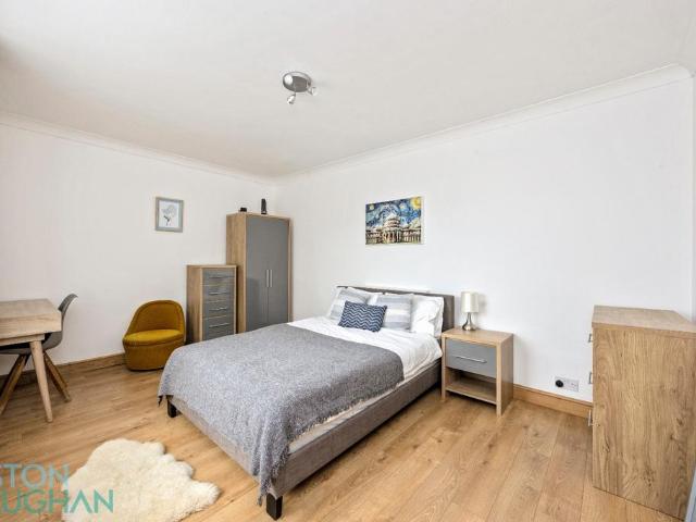 Walmer Crescent, Brighton BN2 5 bed semi detached house to rent £3,250 pcm £750 pw