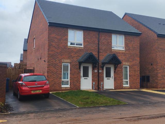 Walmer Parade, Stafford, ST16 2 bed semi detached house to rent £1,050 pcm £242 pw