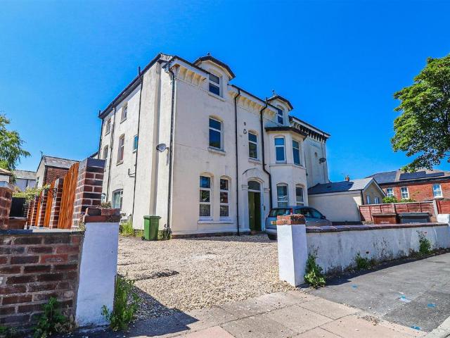 Walmer Road, Southport PR8 1 bed apartment to rent £750 pcm £173 pw