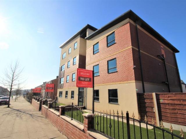 Walmersley Road, Bury, BL9 2 bed flat to rent £800 pcm £185 pw