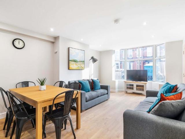 Walmsley Road, Leeds LS6 6 bed house to rent £3,952 pcm £912 pw