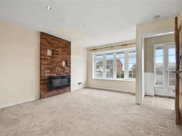 Walnut Crescent, Malvern, Worcestershire, WR14
