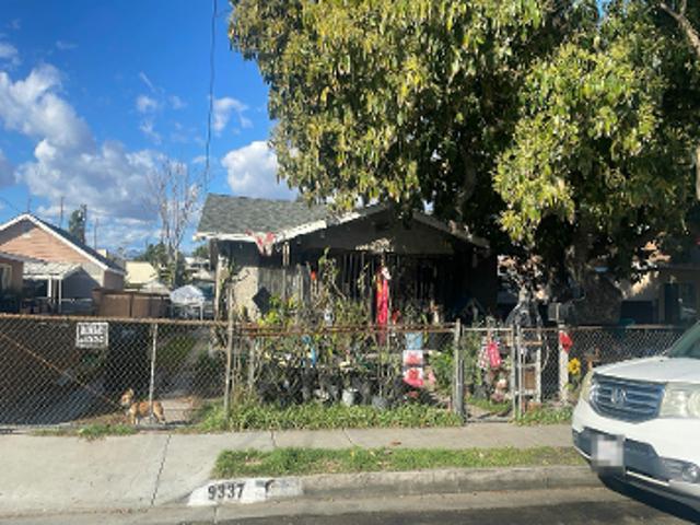 Walnut Ave