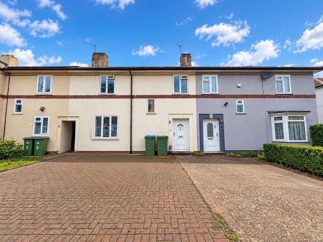 Walnut Avenue, Hampshire SO18 3 bed terraced house to rent £1,550 pcm £358 pw