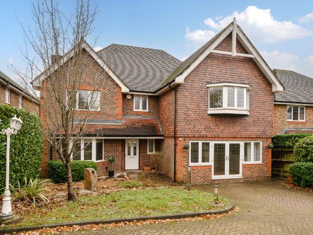Walnut Grove, Banstead, Surrey SM7, 5 bed detached house to rent, £3,750 pcm | PrimeLocation