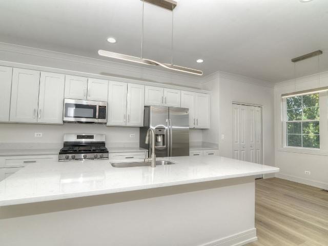 Walnut Grove Townhomes 3 Bedroom Home for Rent at 214 N Walnut St, Bensenville, IL 60106