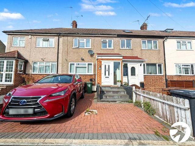 Walnut Tree Avenue, Dartford, Kent, DA1 3 bed terraced house to rent £2,100 pcm £485 pw