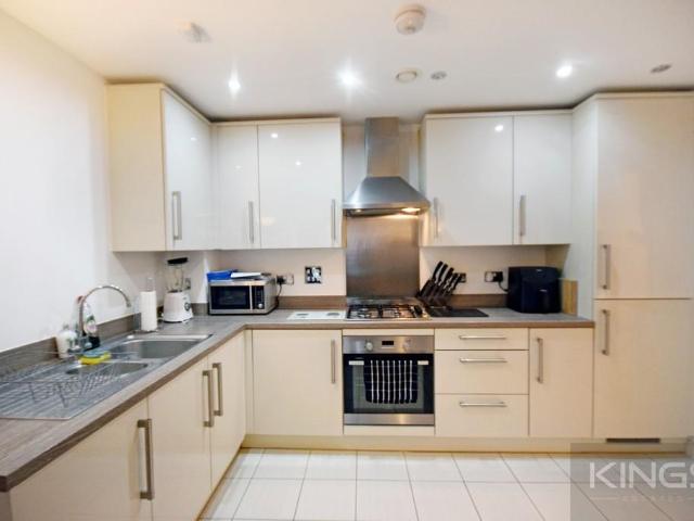 Walnut Tree Close, Guildford 1 bed apartment to rent £1,600 pcm £369 pw