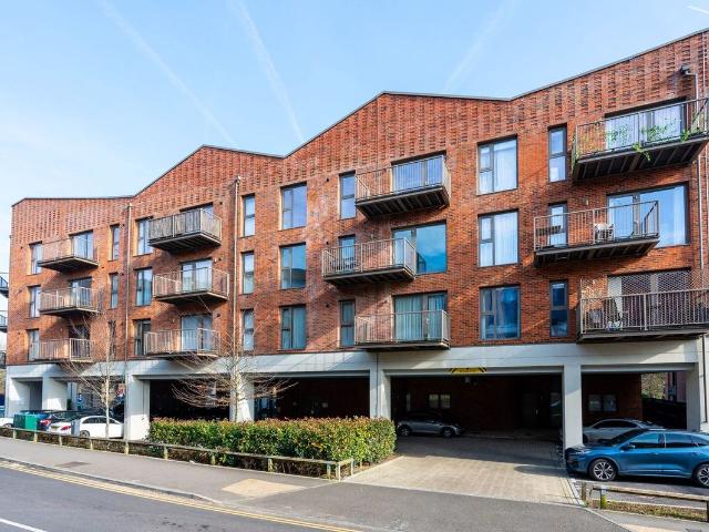 Walnut Tree Close, Guildford GU1, Guildford, 2 bed flat to rent, £2,550 pcm | PrimeLocation