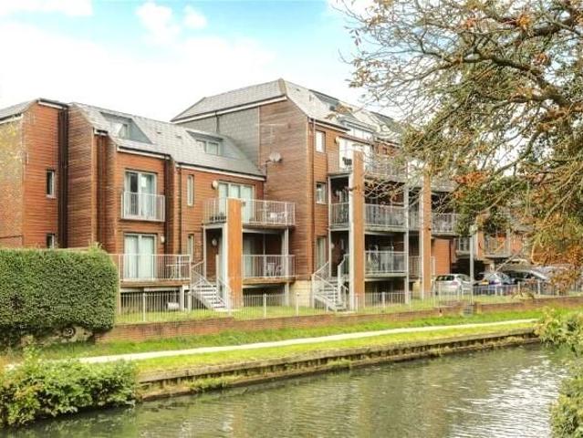 Walnut Tree Close, Guildford GU1, 2 bed flat to rent, £2,200 pcm | PrimeLocation