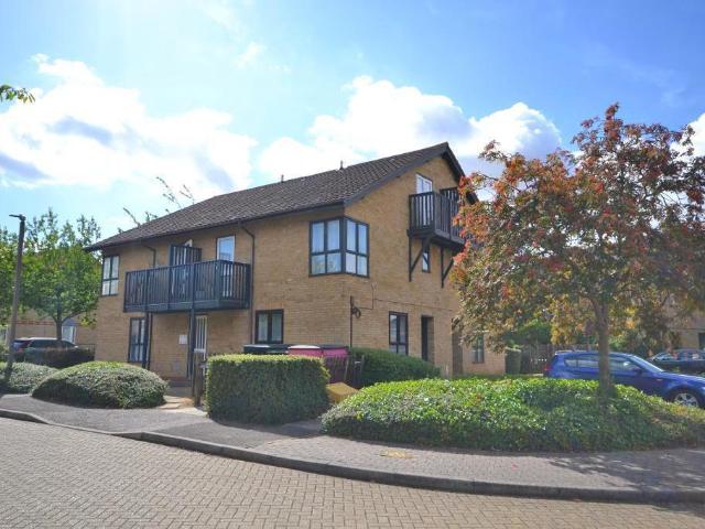 Walnut Tree, Milton Keynes MK7 1 bed apartment to rent £995 pcm £230 pw