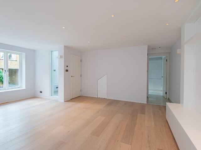 Walpole Mews