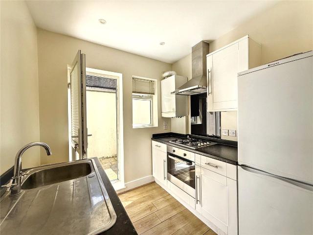 Walpole Mews, Colliers Wood SW19, 1 bed flat to rent, £1,650 pcm | PrimeLocation