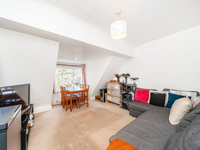 Walpole Gardens, TW2, London
