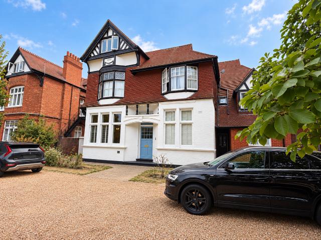 Walpole Gardens, Twickenham TW2, 2 bed flat to rent, £2,100 pcm | PrimeLocation