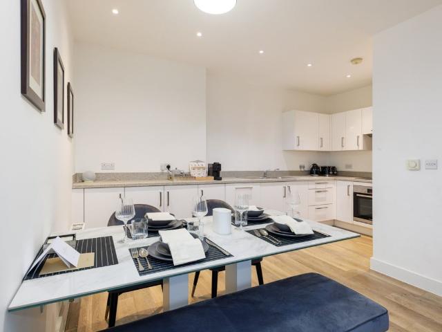Walpole Lodge, 7 Plaza Gardens SW15, 3 bed flat to rent, £5,250 pcm | PrimeLocation