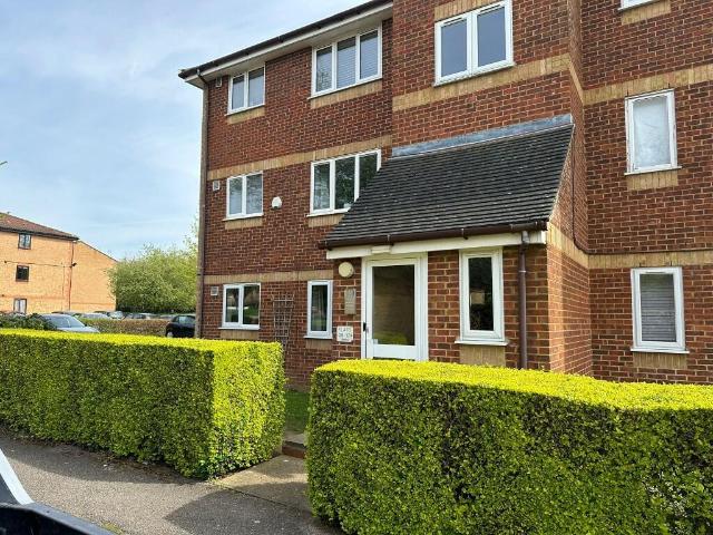 Walpole Road, Slough SL1 1 bed flat to rent £1,200 pcm £277 pw