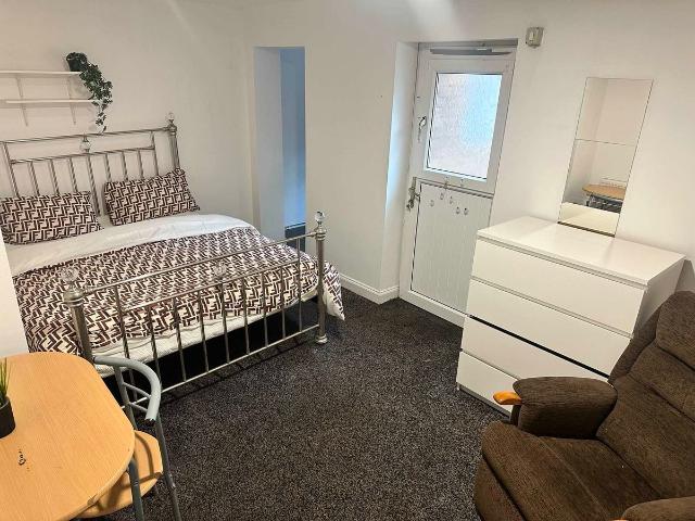 Walsall Road, Darlaston WS10, Studio to rent, £780 pcm | PrimeLocation