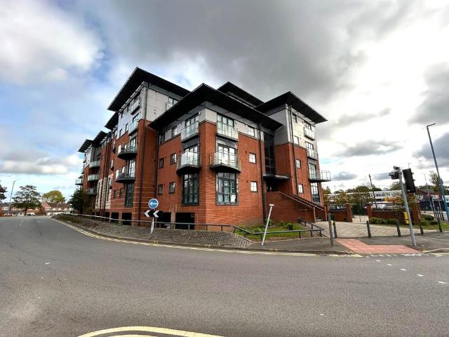 Walsall Road, West Bromwich, West. 2 bed flat to rent £1,100 pcm £254 pw
