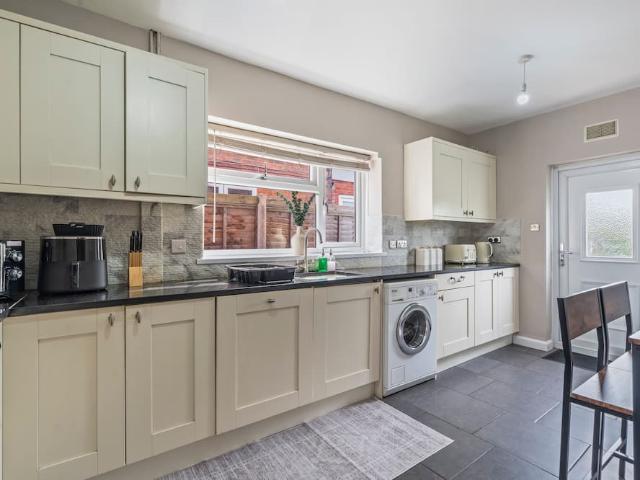Walsall, WS1 4DY, United Kingdom | 4 bed house for rent #167060523 | Rentberry