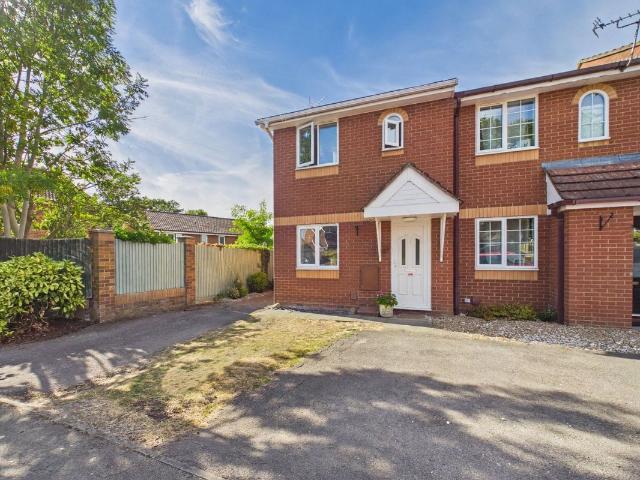 Walsh Avenue, Warfield, Berkshire RG42, 2 bed end terrace house to rent, £1,600 pcm | PrimeLocation
