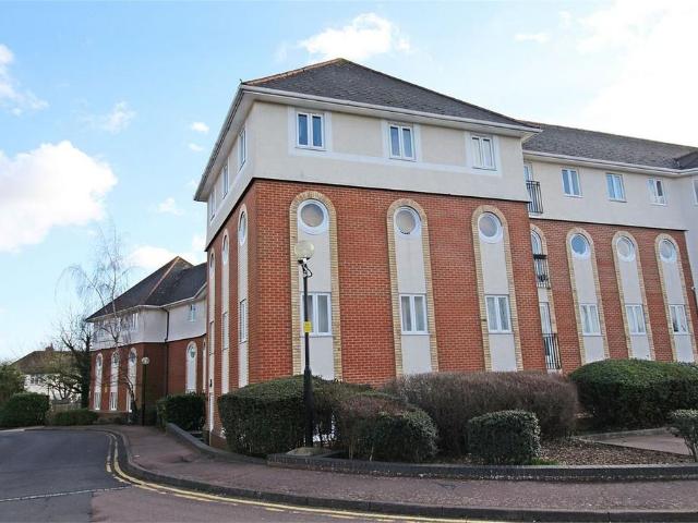 Walsingham Close, Hatfield, AL10 1 bed apartment to rent £1,125 pcm £260 pw