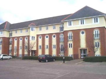 Walsingham Close, Hatfield AL10, 2 bed flat to rent, £1,450 pcm | PrimeLocation
