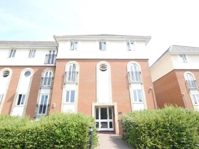 Walsingham Close, Hatfield AL10, 2 bed flat to rent, £1,450 pcm | PrimeLocation