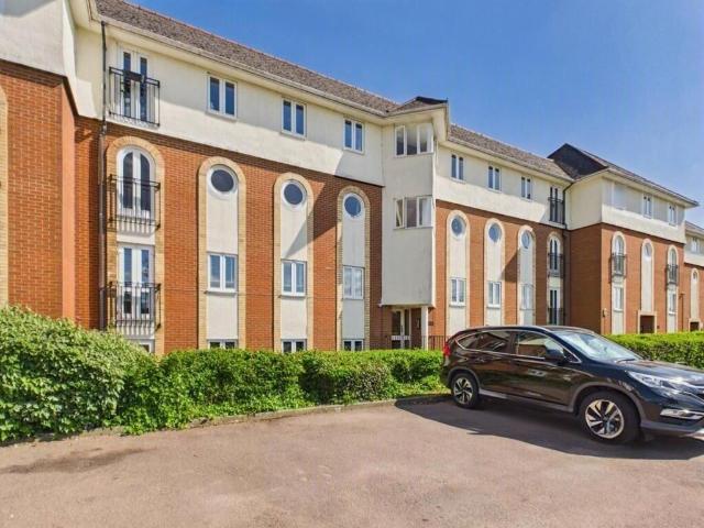 Walsingham Close, Hatfield AL10, 2 bed flat to rent, £1,375 pcm | PrimeLocation