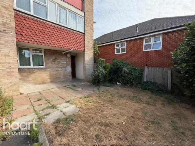 Walsingham House, Kent 2 bed apartment to rent £1,100 pcm £254 pw