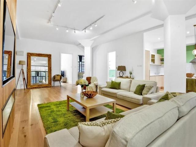 Wapping E1W, 3 bed flat to rent, £4,395 pcm | PrimeLocation