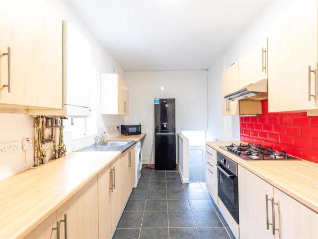 Warton Terrace, Heaton, Newcastle. 4 bed maisonette to rent £1,560 pcm £360 pw