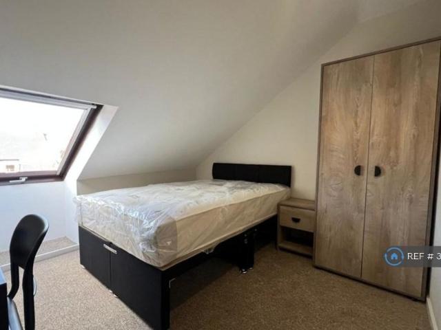 Warton Terrace, Newcastle Upon Tyne, NE6 1 bed in a house share to rent £615 pcm £142 pw
