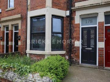 Warton Terrace, Newcastle Upon Tyne NE6 2 bed flat to rent £1,270 pcm £293 pw