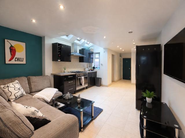 Warwards Lane Room 1, Selly Oak B29 1 bed house to rent £761 pcm £176 pw