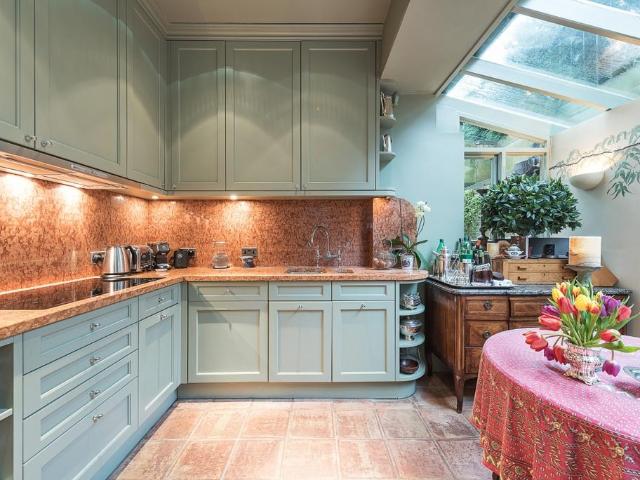 Warwick Avenue W9 2 bed flat to rent £6,717 pcm £1,550 pw