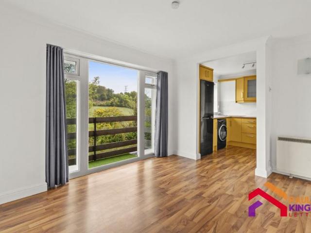 Warwick Court, Carisbrooke Avenue HP12 2 bed flat to rent £1,400 pcm £323 pw